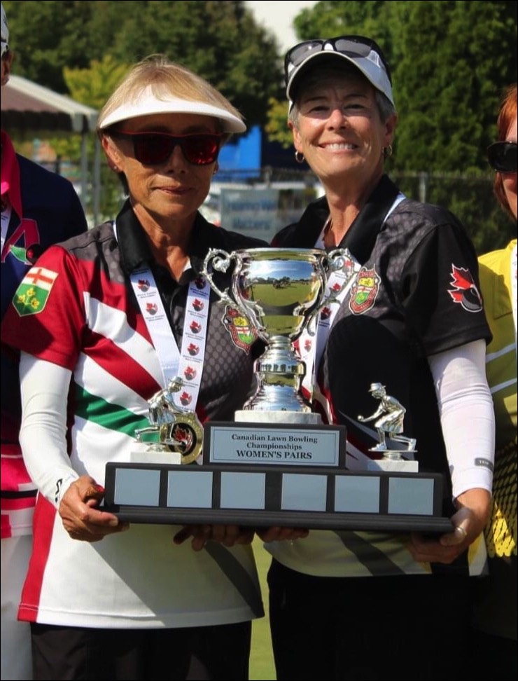 Elizabeth Cormack and Chrystal Shephard display the trophy they won—Canadian national women